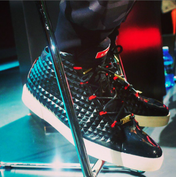 LeBron_12_NSW_1
