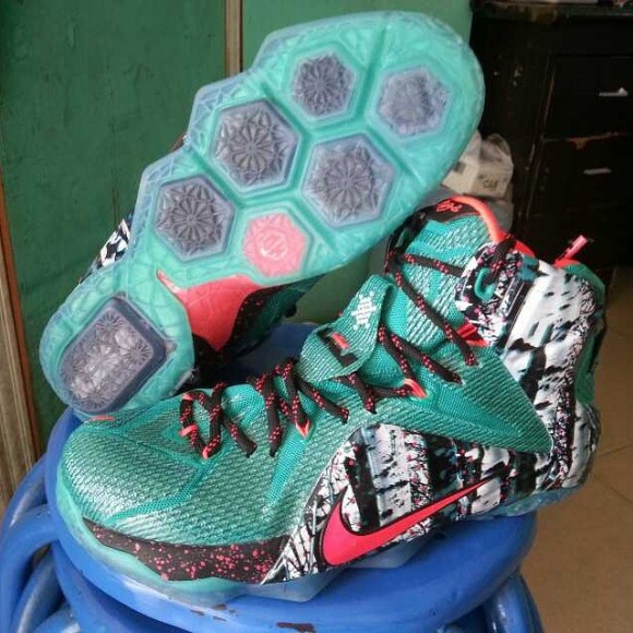 nike-lebron-12-christmas-2-580x580