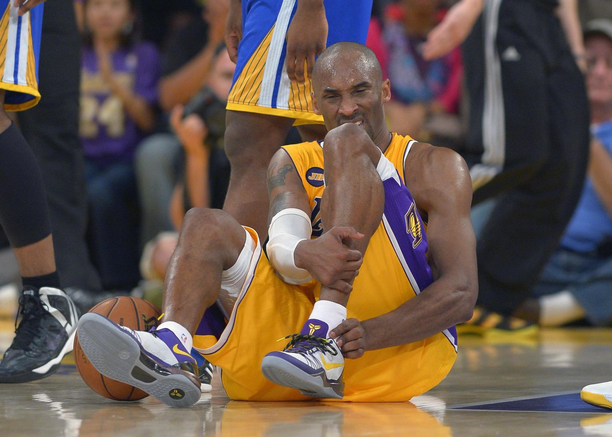 AP LAKES KOBE BASKETBALL S BKN FILE USA CA