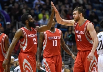 James Harden écoeure les Bucks