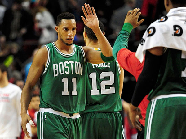 Evan Turner terrasse les Blazers d'un 3-points à la dernière seconde