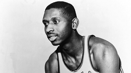Décès de Earl Lloyd (1928-2015), le premier Noir de l'histoire de la NBA
