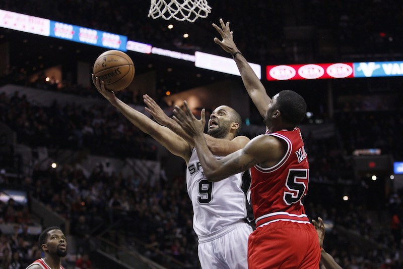 Tony Parker donne le tournis aux Bulls