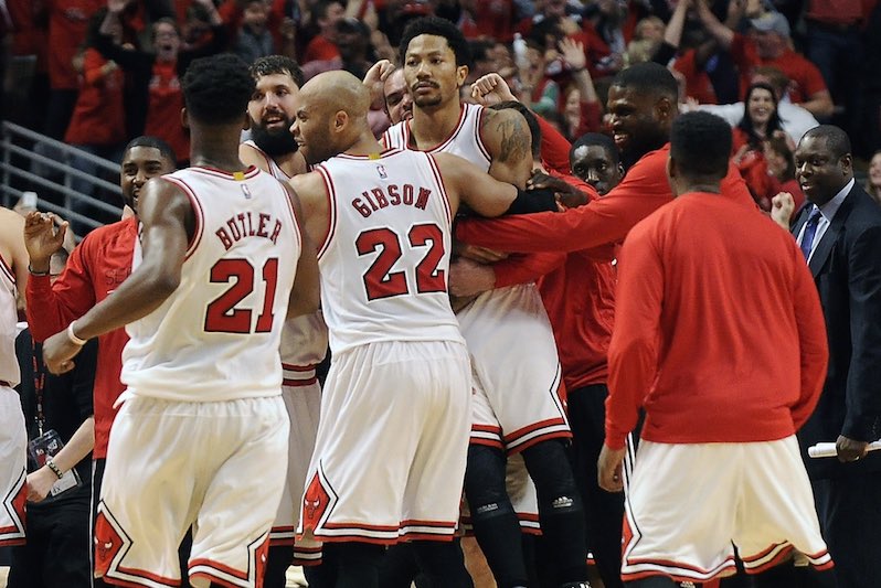 Derrick Rose terrasse les Cavs sur un tir assassin au buzzer !