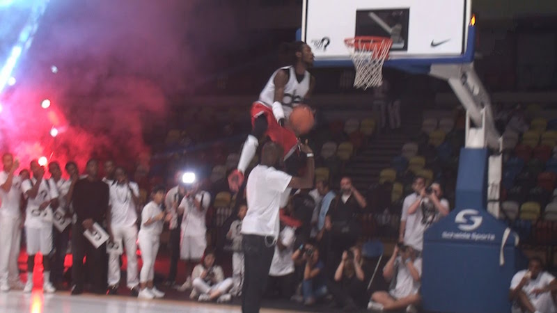 Les images du Midnight Madness Dunk Contest de Londres