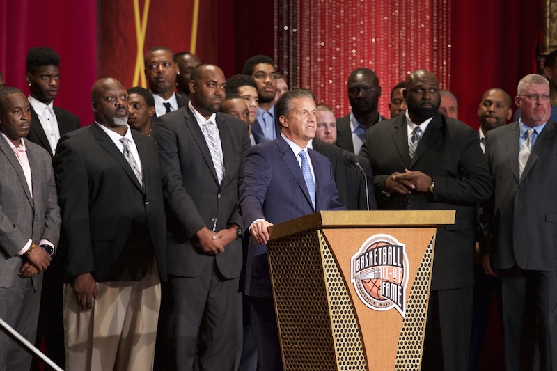 Hall Of Fame : John Calipari entouré de... 64 joueurs !