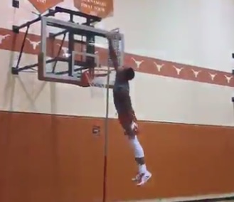 Brandon Ingram (Duke) et Kerwin Roach Jr (Texas) touchent le haut de la  planche ! • Basket USA