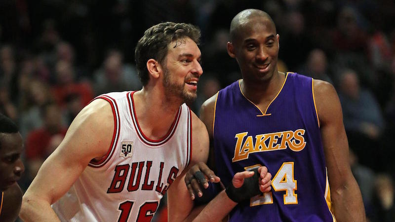 Feu d'artifice offensif des Bulls pour la dernière de Kobe à Chicago