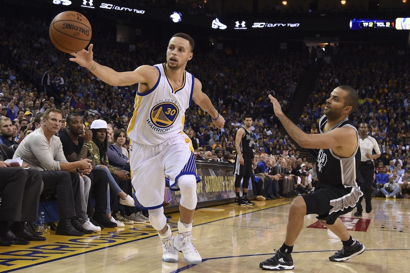 Auteur de sept points en première mi-temps, Stephen Curry (27 points et 9 passes) a pris feu par la suite.