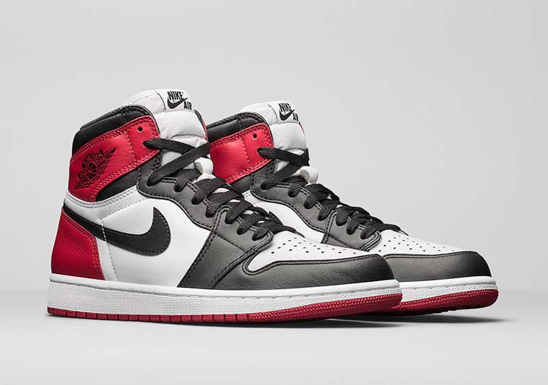 air-jordan-1-black-toe-11