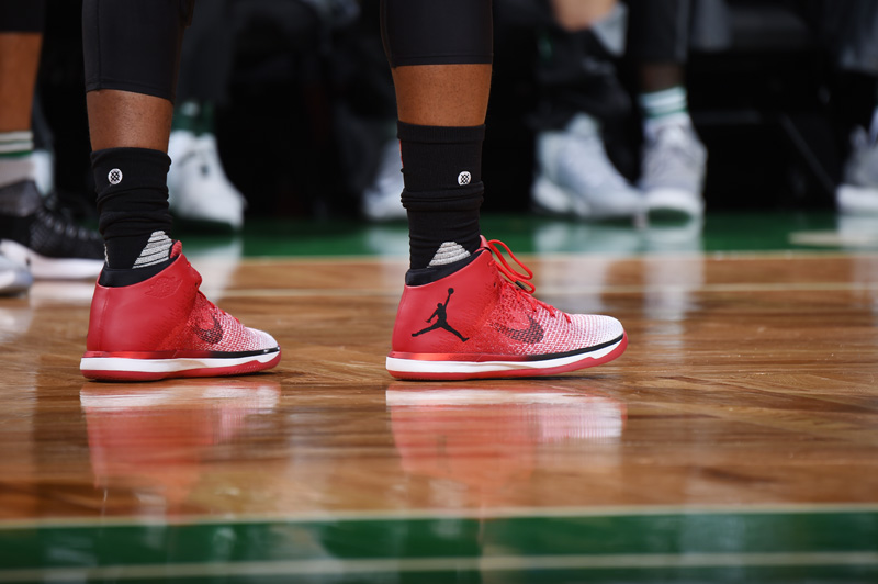 Chaussure en forme best sale de pied jordan