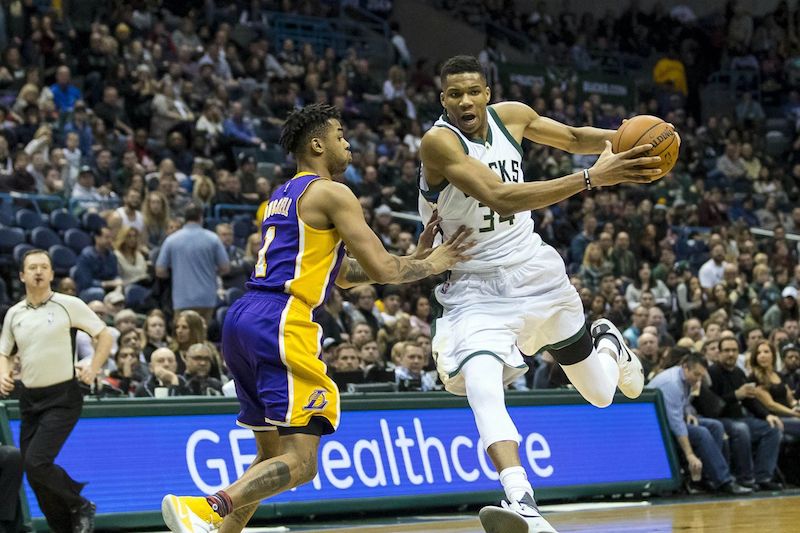 41 points (record en carrière), 8 rebonds, 6 passes, 3 contres, 2 interceptions pour le Greek Freak