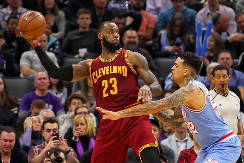 Pour la 3e année, LeBron James est le joueur le mieux rémunéré de la NBA avec des revenus estimés à 86 millions de dollars, soit 81 millions d'euros. 