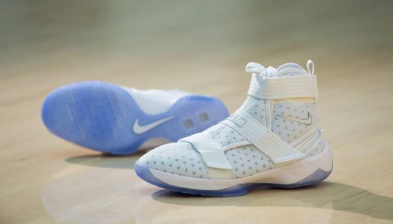 Flyease lebron 2025
