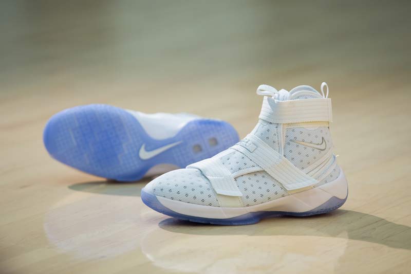 lebron soldier flyease
