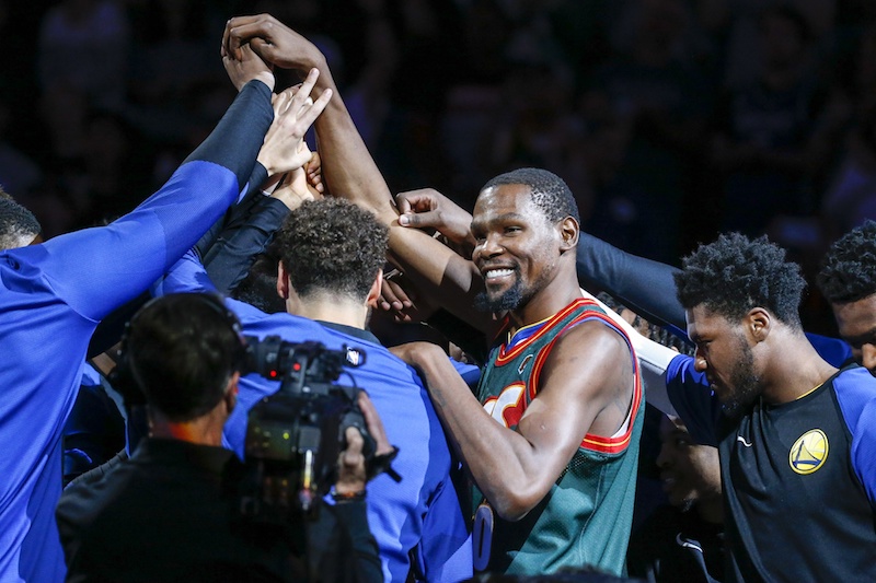 Le maillot de Shawn Kemp sur le dos Kevin Durant enflamme Seattle