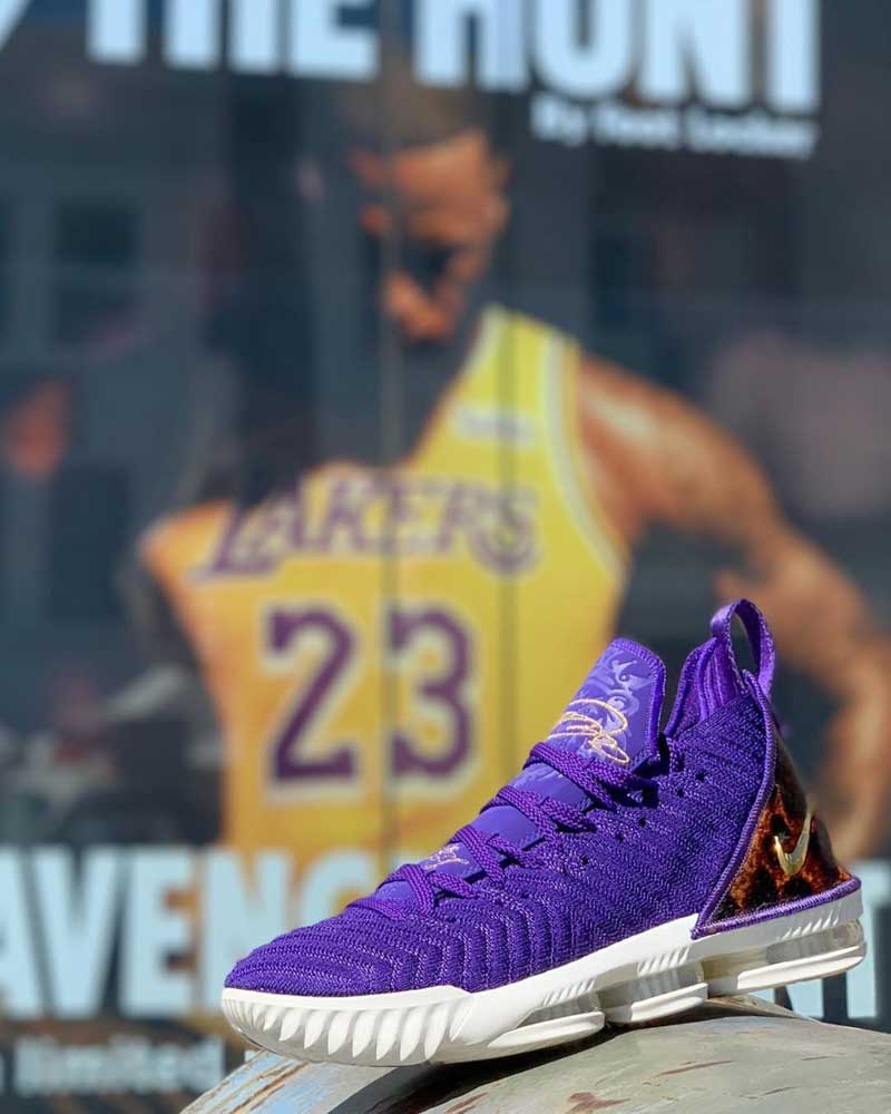 Nike la LeBron 16 adopte enfin les couleurs des Lakers Basket USA