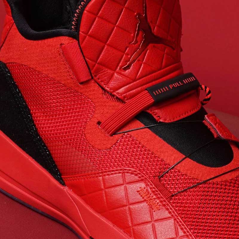 Rouge total pour la Air Jordan 33 Basket USA