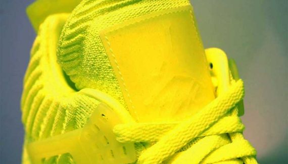 La Air Jordan 4 se met au Flyknit et au fluo Basket USA