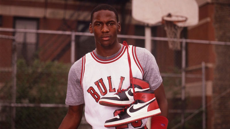 Grâce à ses chaussures, Michael Jordan a gagné 130 millions de dollars sur  l'année écoulée | NBA | Basket USA