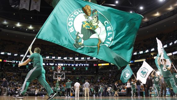 https://www.basketusa.com/wp-content/uploads/2021/02/Celtics-fans-570x325.jpg