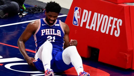 Touché au genou, Joel Embiid est incertain pour le Game 5 | NBA | Basket USA