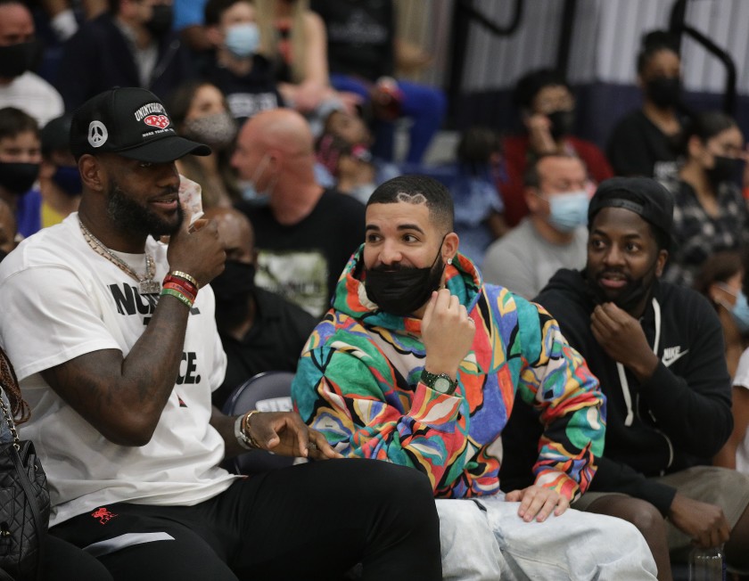 LeBron James et Drake aux premières loges pour le grand retour de Bronny |  NBA