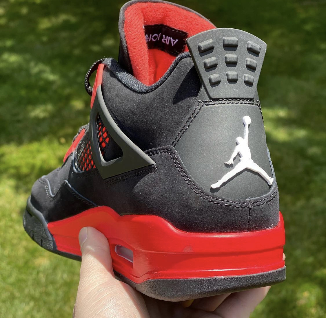 Des images de la Air Jordan 4 « Red Thunder » | NBA | Basket USA