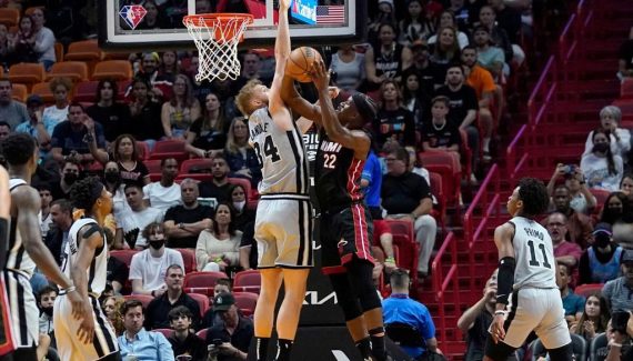 Le Heat galère pour repousser des épatants Spurs | NBA