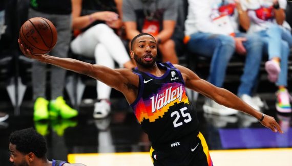 Phoenix vote Mikal Bridges pour le trophée de meilleur défenseur