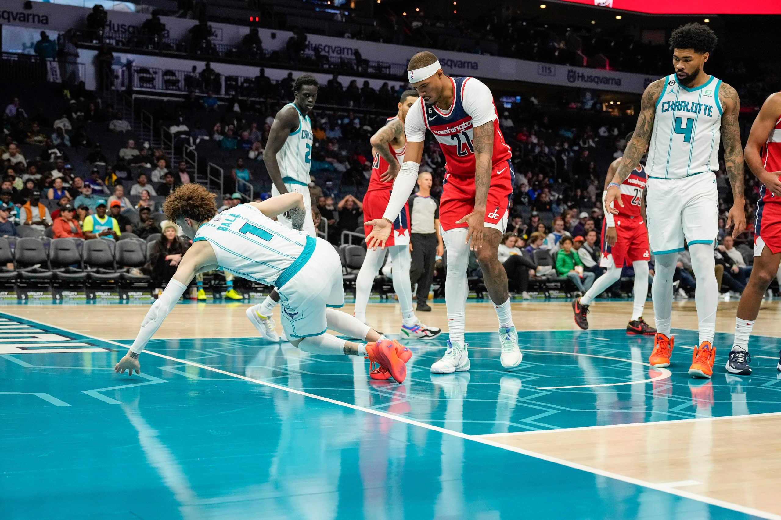 Les Hornets gagnent à nouveau, mais perdent LaMelo Ball contre Detroit