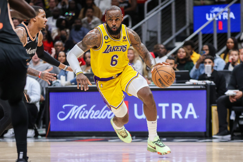 La star LeBron James prêche la bonne parole en banlieue - Le Parisien