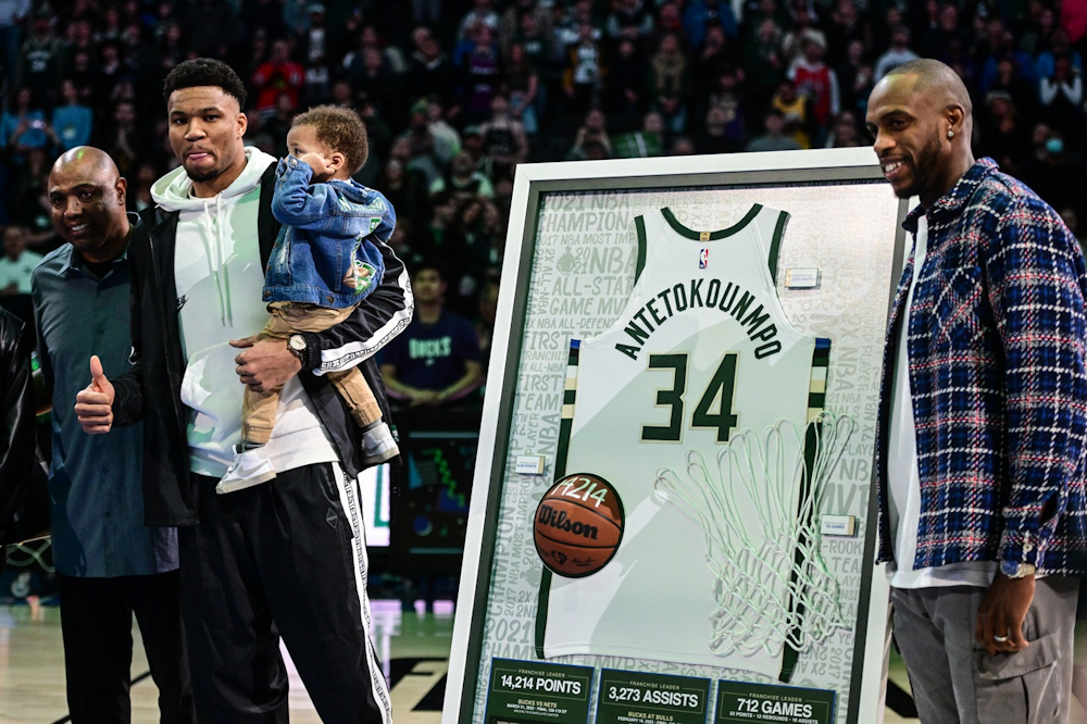 Adrian Griffin adoubé par Giannis Antetokounmpo