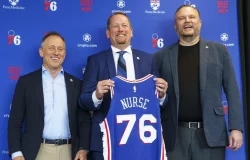Désormais coach des Sixers, Nick Nurse fait du pied à James Harden
