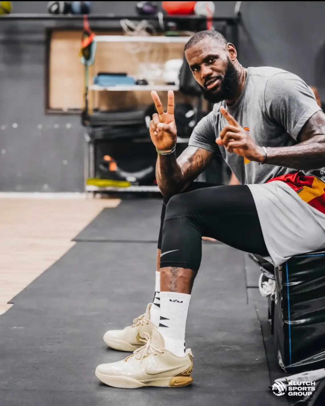 LeBron James dévoile la LeBron 21 ! • Basket USA