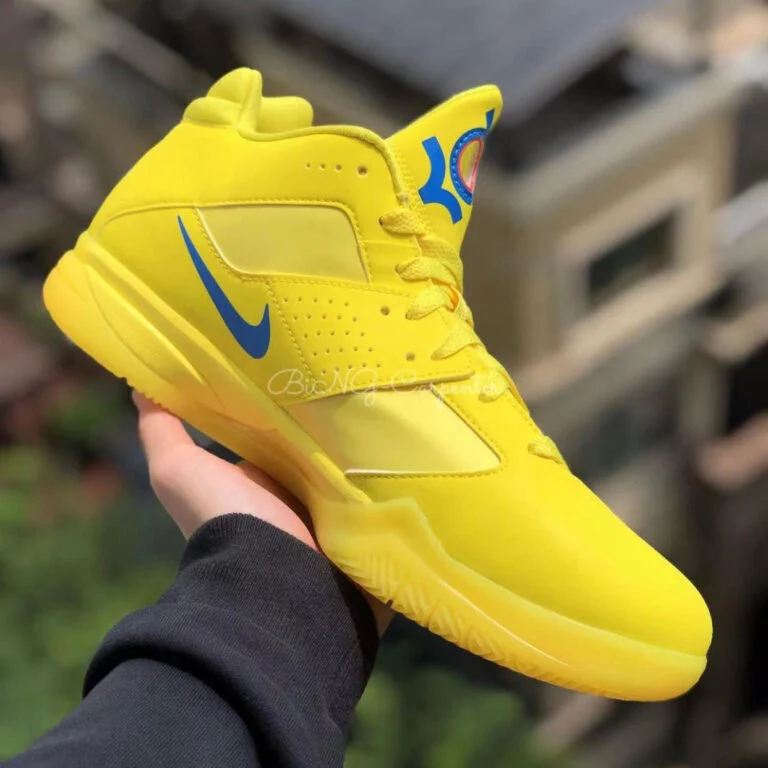 Une KD 3 jaune poussin pour la fin de l annee Basket USA