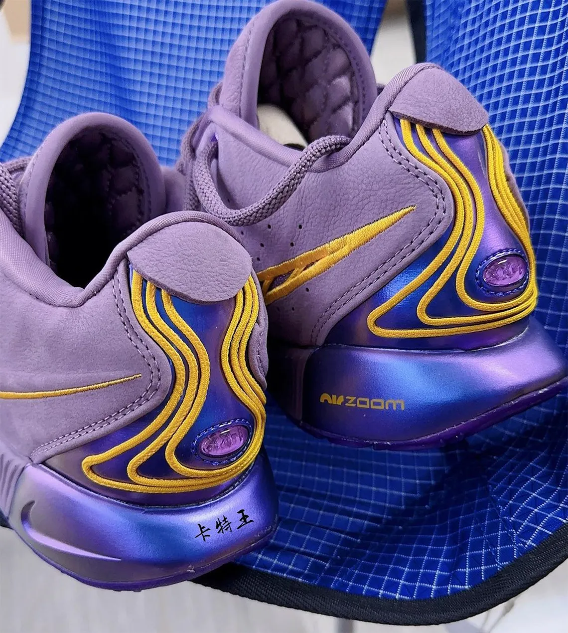 Une LeBron 21 en hommage a Prince Basket USA