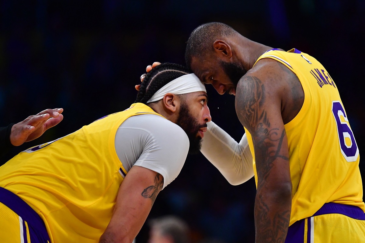 LeBron James encourages Anthony Davis to become the leader of the Lakers