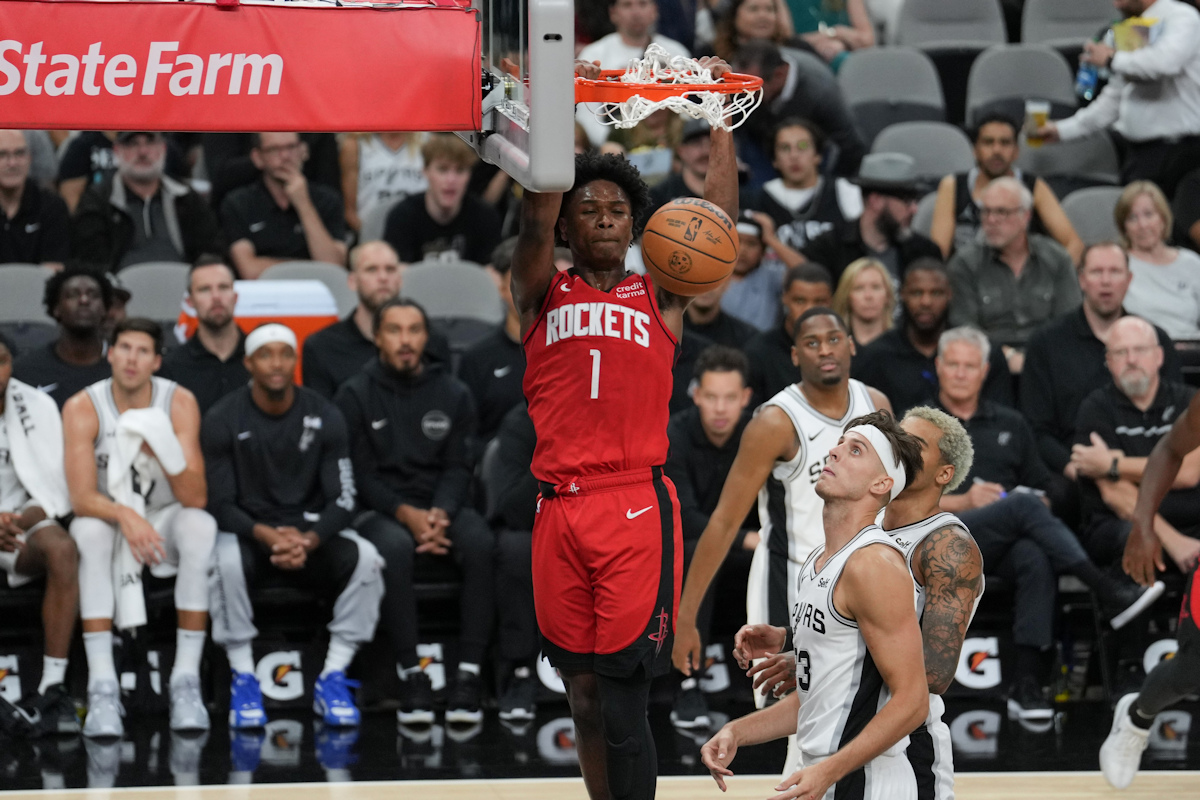 Amen Thompson dunke sur la défense des Spurs