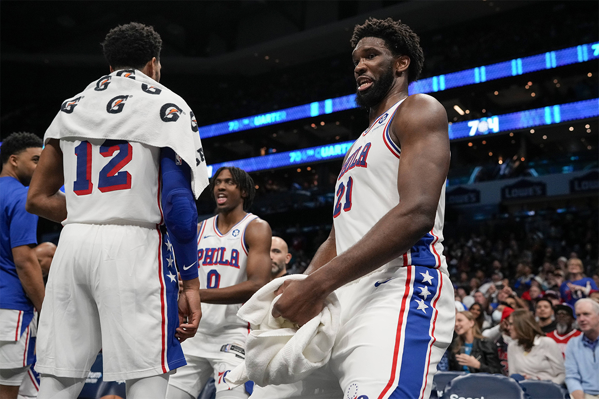 Joel Embiid et les Sixers écrasent les Hornets