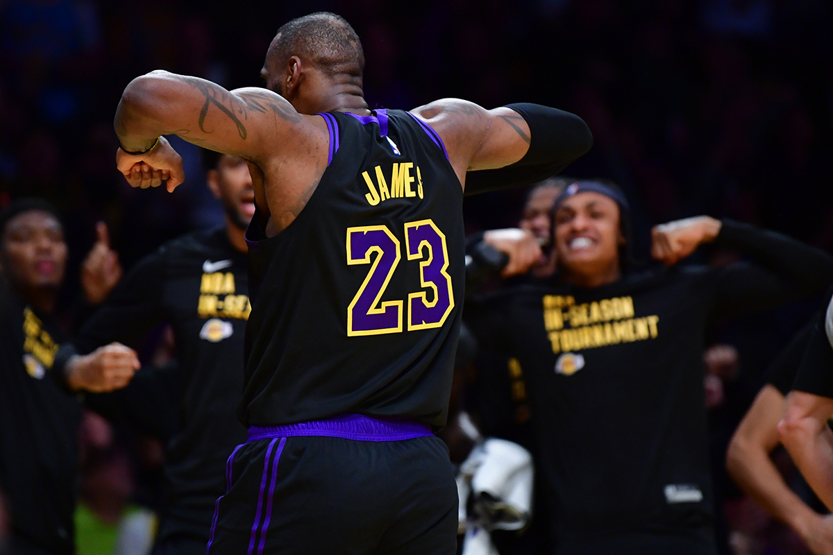 Le MVP de la nuit : le bandeau de LeBron James • Basket USA