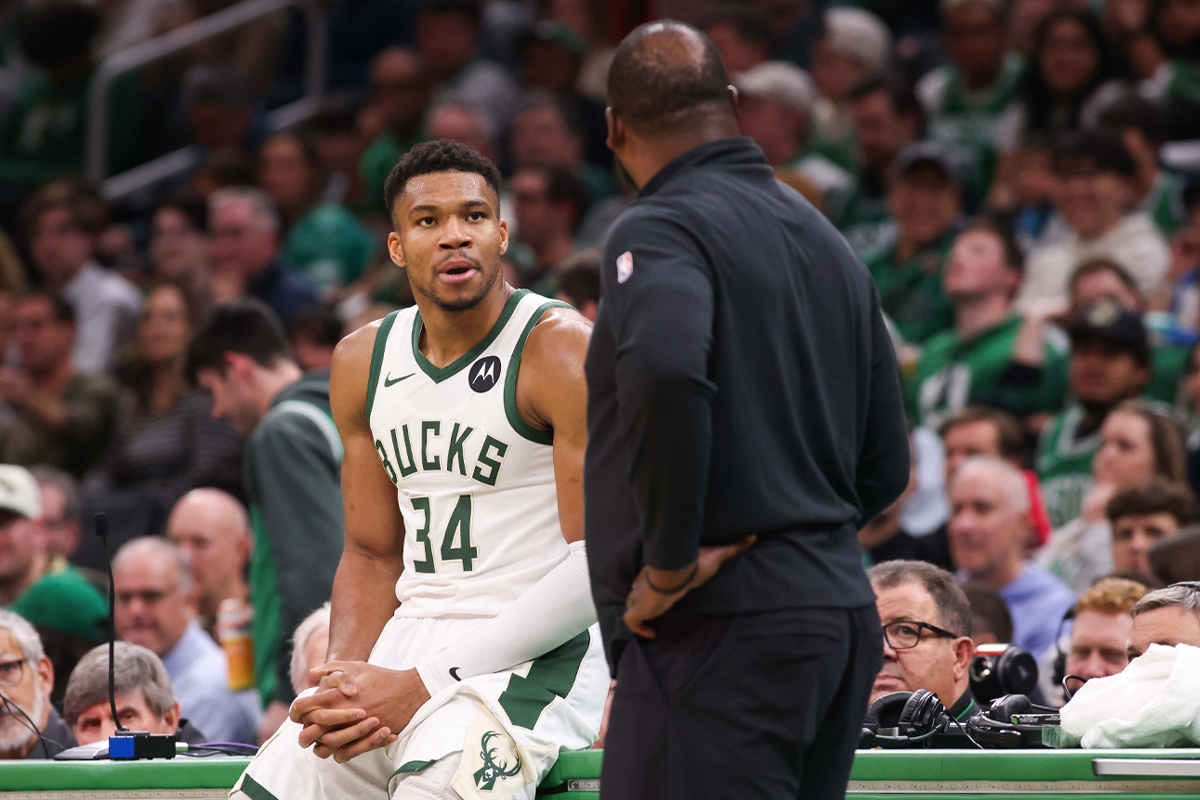 Adrian Griffin et Giannis Antetokounmpo