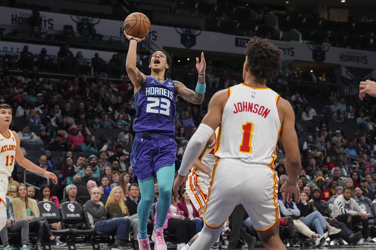 Tre Mann avec les Hornets