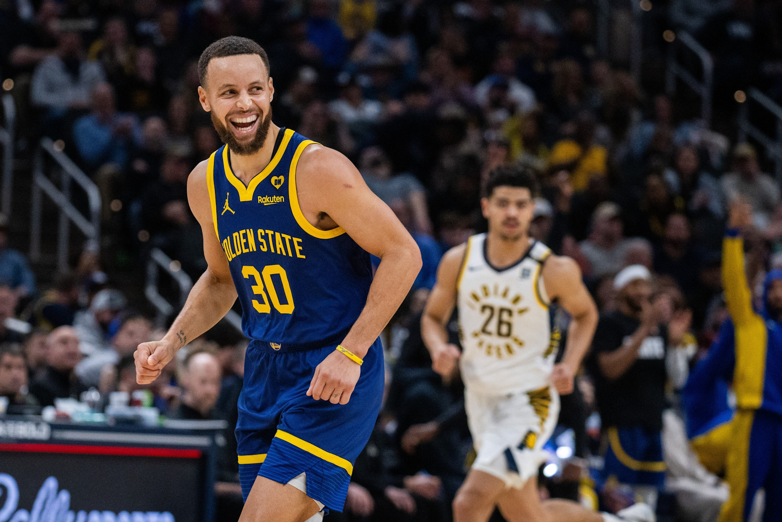 Stephen Curry (42 points) fait déjà tomber la pluie sur Indiana ! • Basket USA