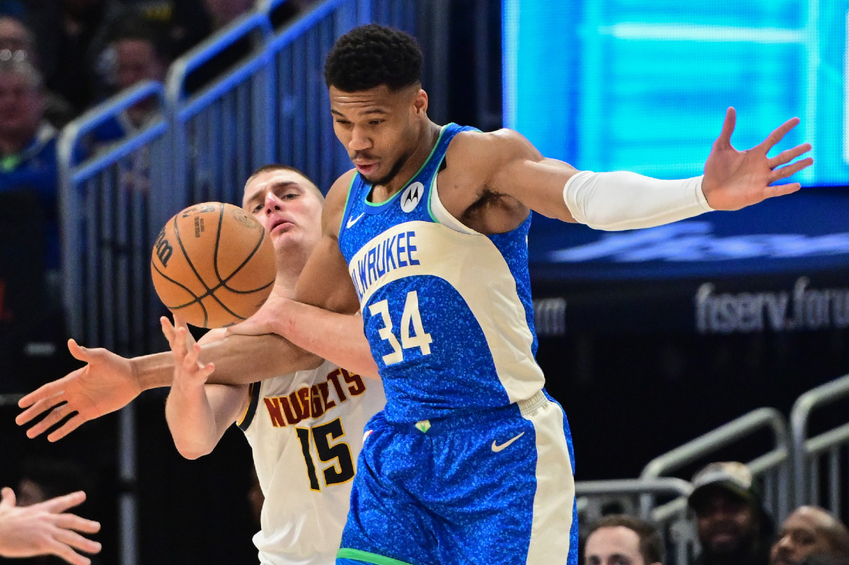 Giannis Antetokounmpo et les Bucks face à Nikola Jokic