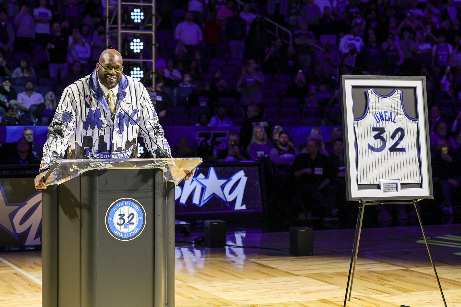 Shaquille O'Neal a son numéro 32 retiré par le Magic