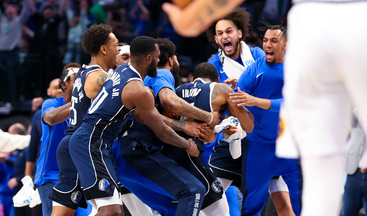 Kyrie Irving face à Denver