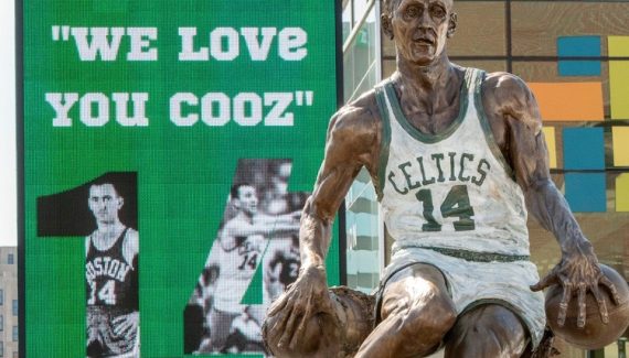 Le 17 mars 1963, les fans de Boston criaient leur amour à Bob Cousy