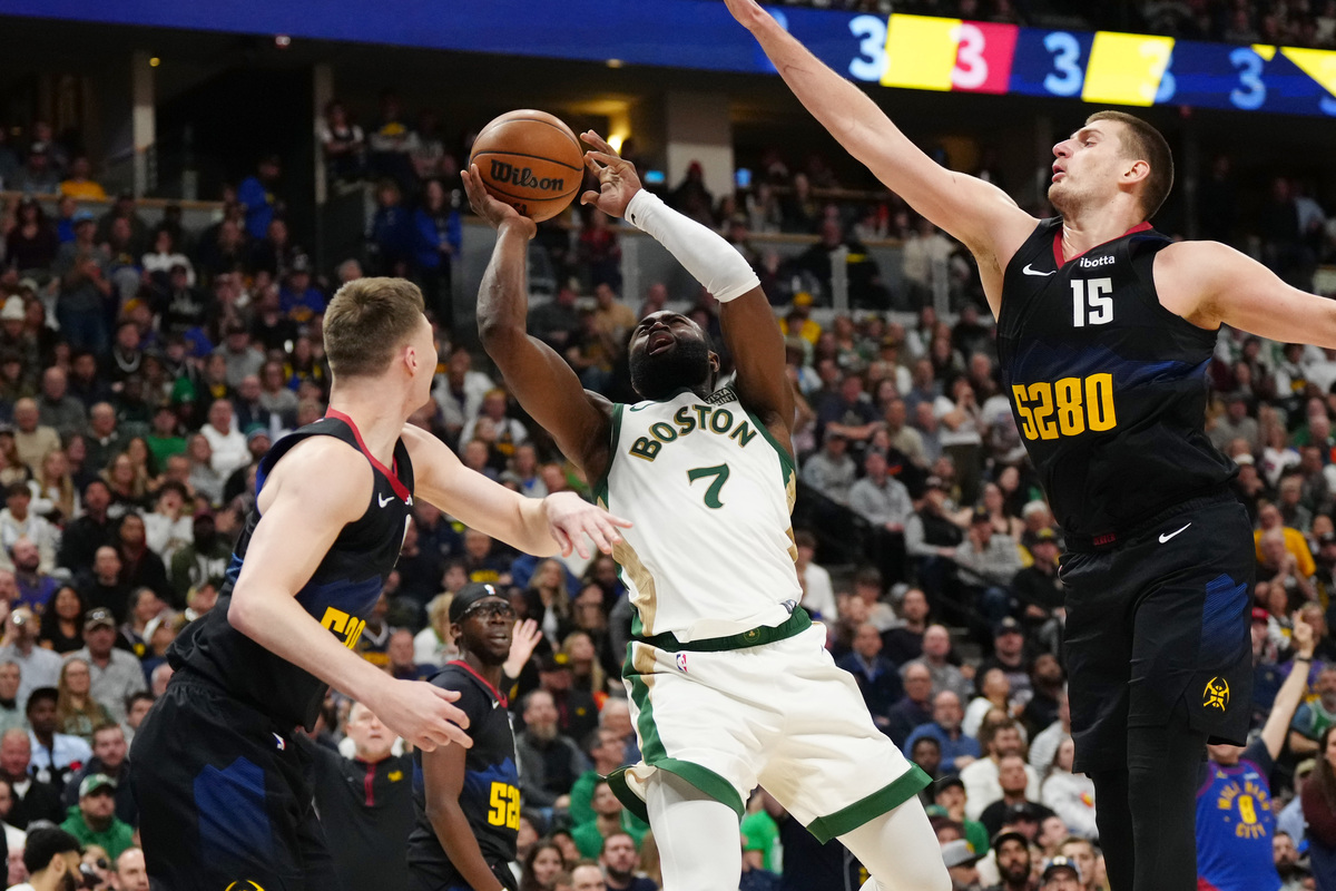 Jaylen Brown et les Celtics face aux Nuggets