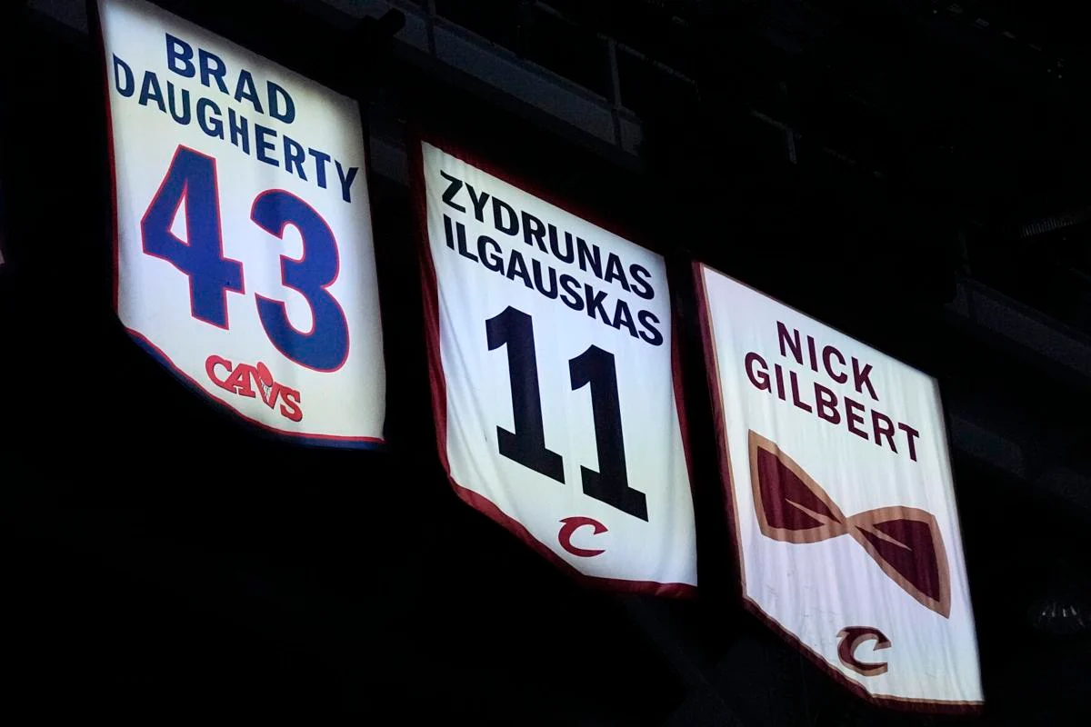 La bannière des Cavaliers en hommage à Nick Gilbert